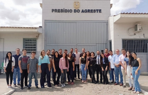 Acadêmicos do curso de Direito da Faculdade Cesmac do Sertão realizaram visita supervisionada ao Presídio do Agreste